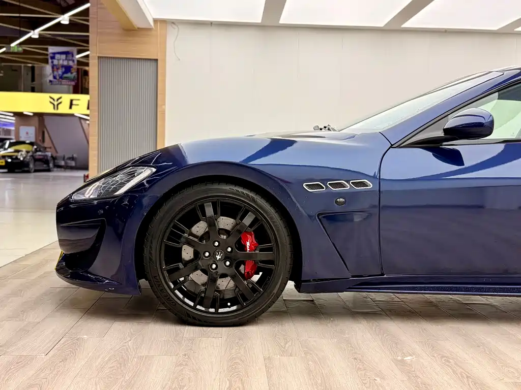 Maserati GranTurismo 2015 4.7L MC