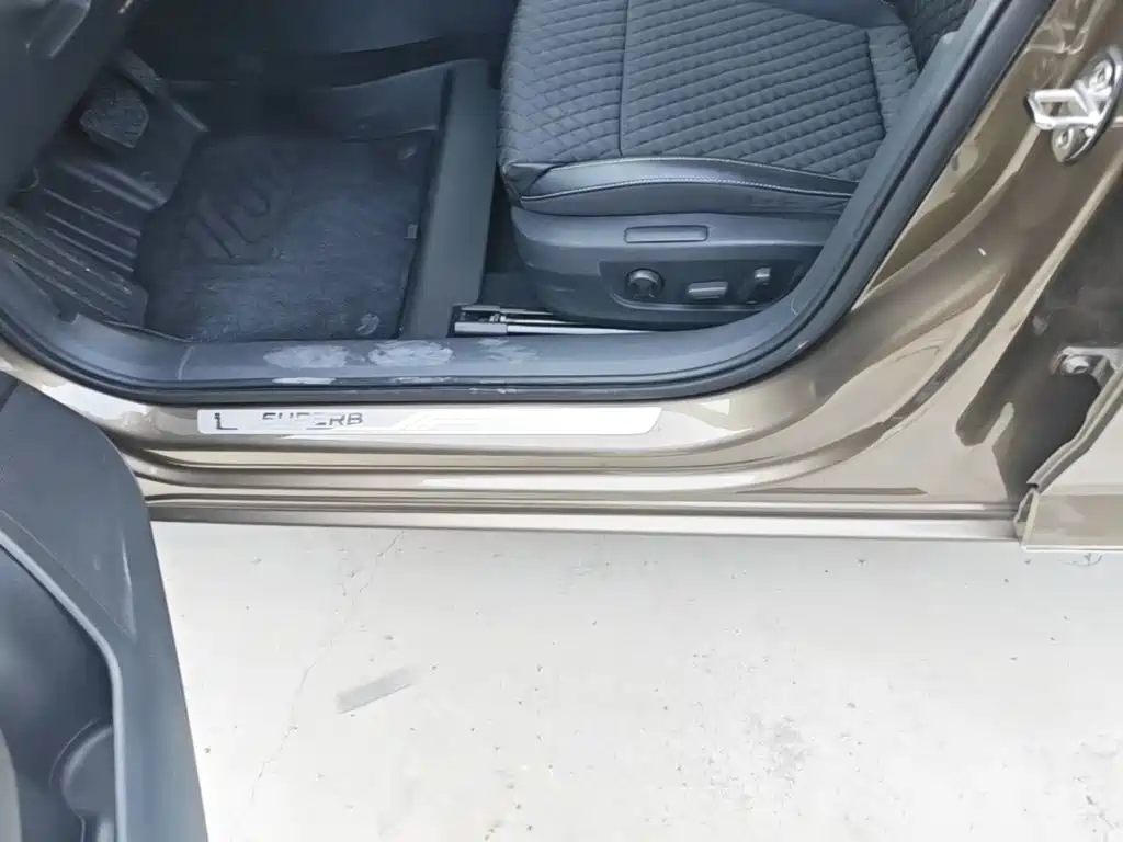Skoda Superb — миниатюра 22