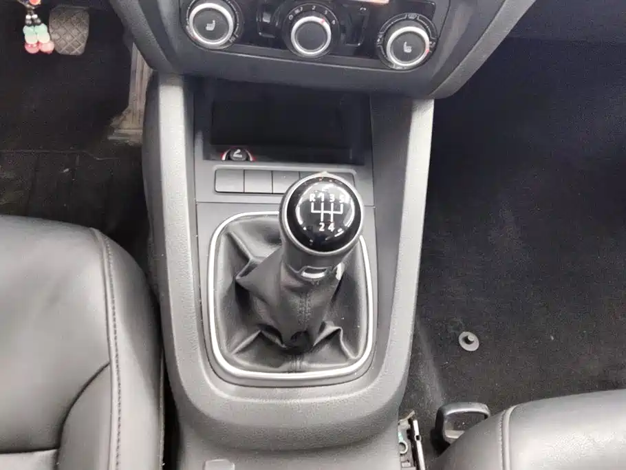 Volkswagen Sagitar — миниатюра 16