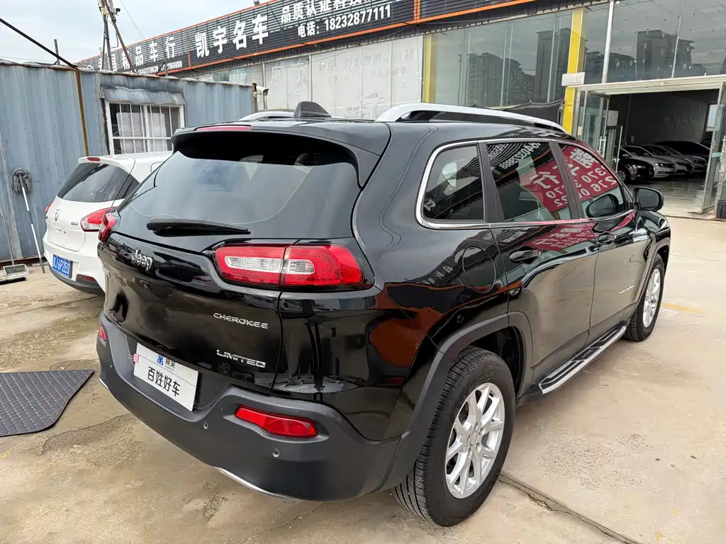 Jeep Cherokee — миниатюра 4
