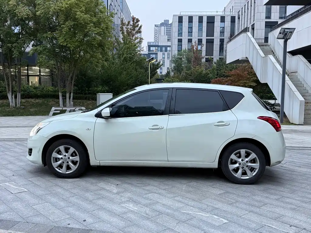 Nissan Tiida — миниатюра 3