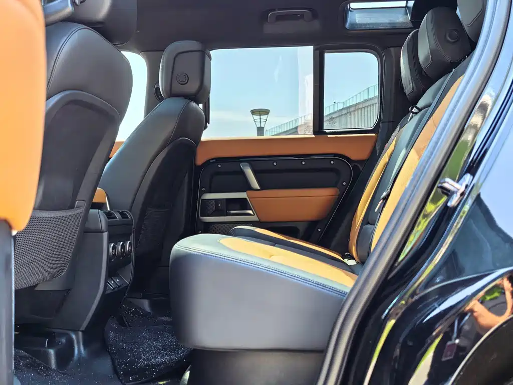 Land Rover Defender — миниатюра 10
