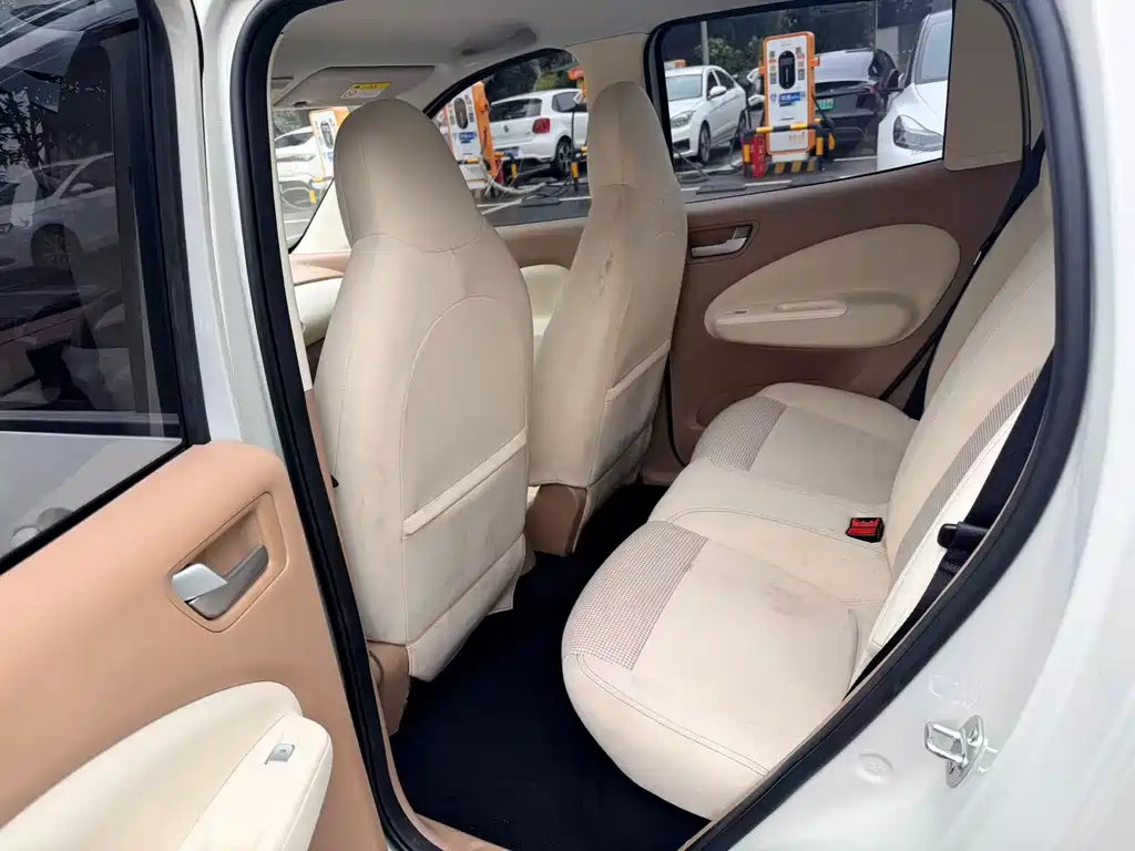 Wuling MINIEV — миниатюра 13