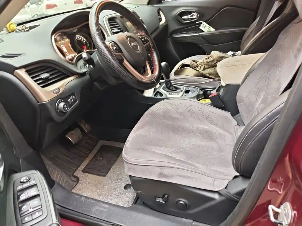 Jeep Cherokee — миниатюра 11