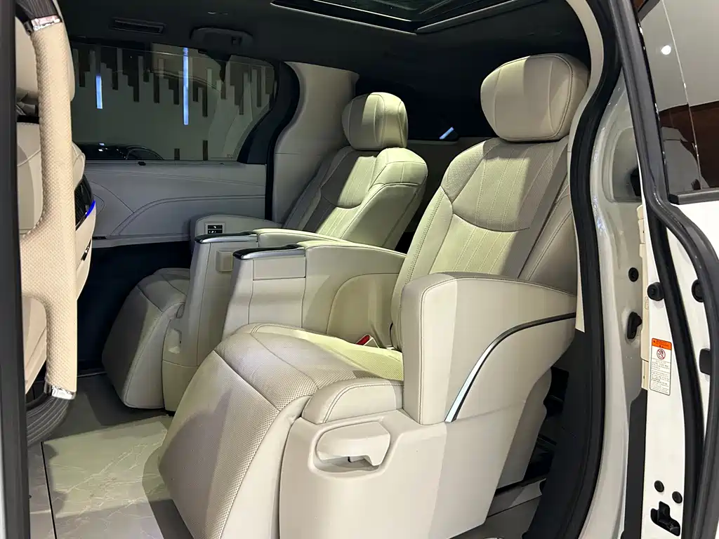 Toyota Granvia — миниатюра 16