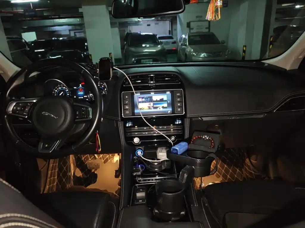 Jaguar F-PACE — миниатюра 5