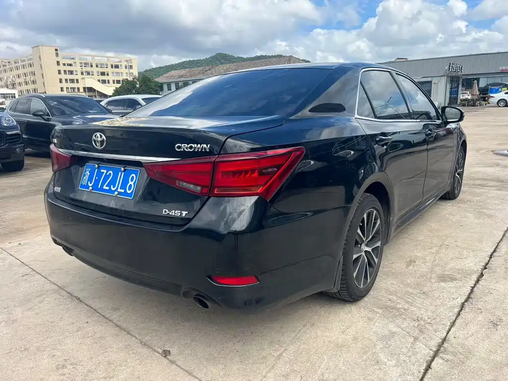 Toyota Crown — миниатюра 9