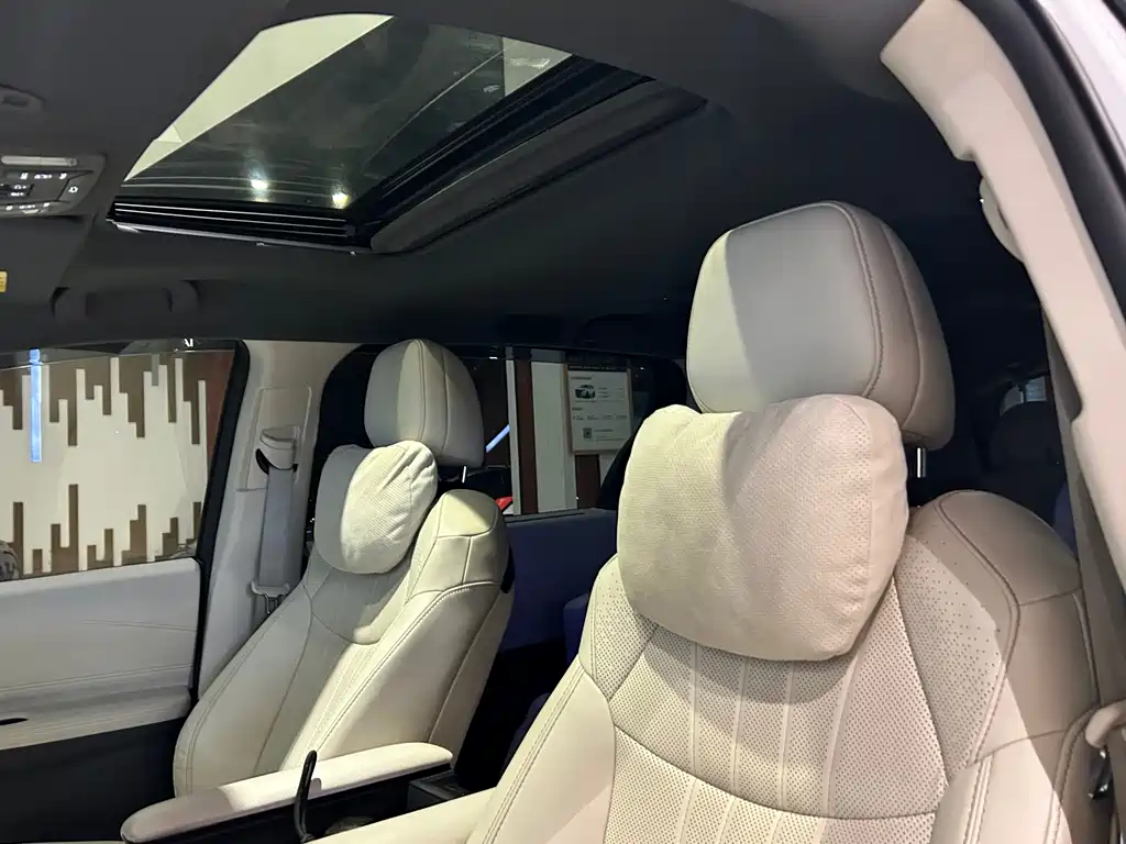 Toyota Granvia — миниатюра 9