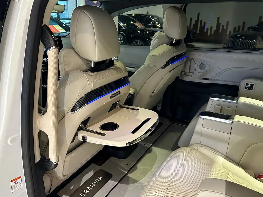 Toyota Granvia — миниатюра 18