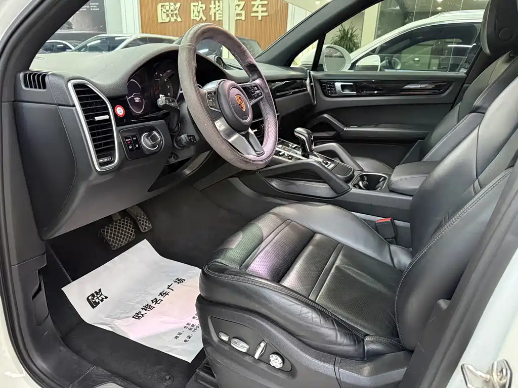 Porsche Cayenne — миниатюра 7