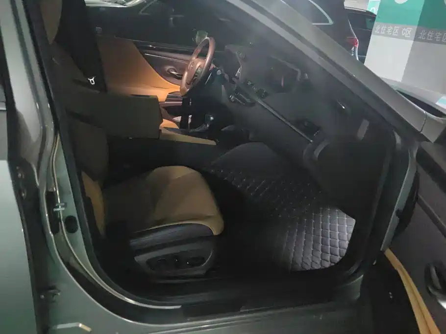 Lexus ES — миниатюра 8
