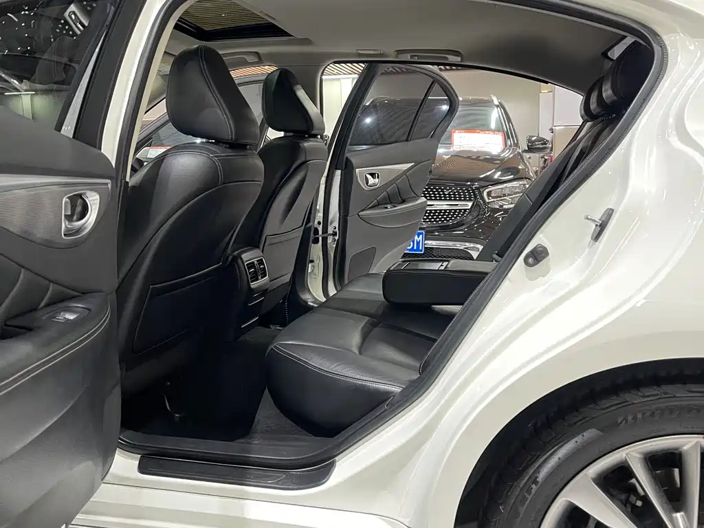 INFINITI Q50L