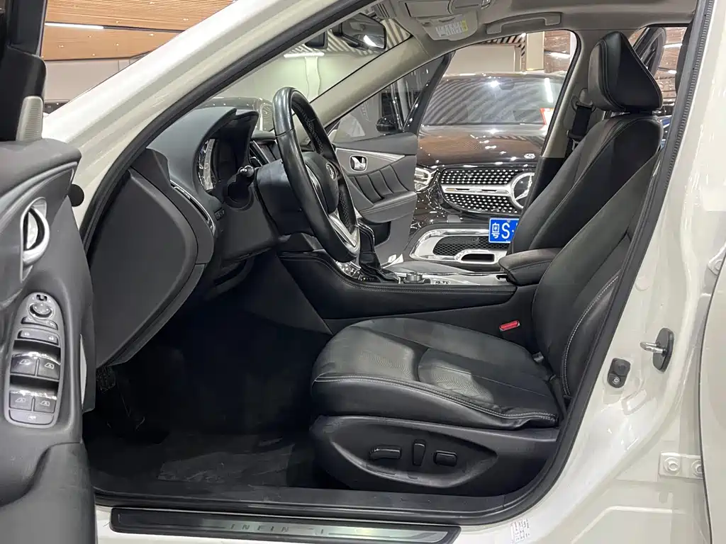 INFINITI Q50L