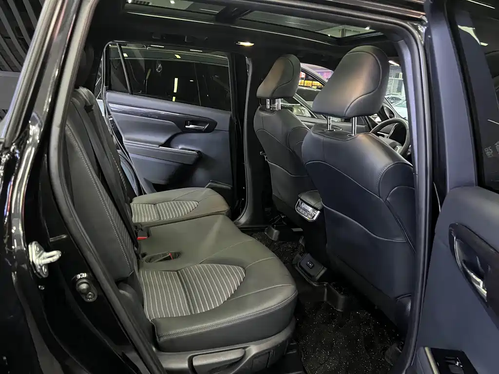 Toyota Crown Kluger — миниатюра 10