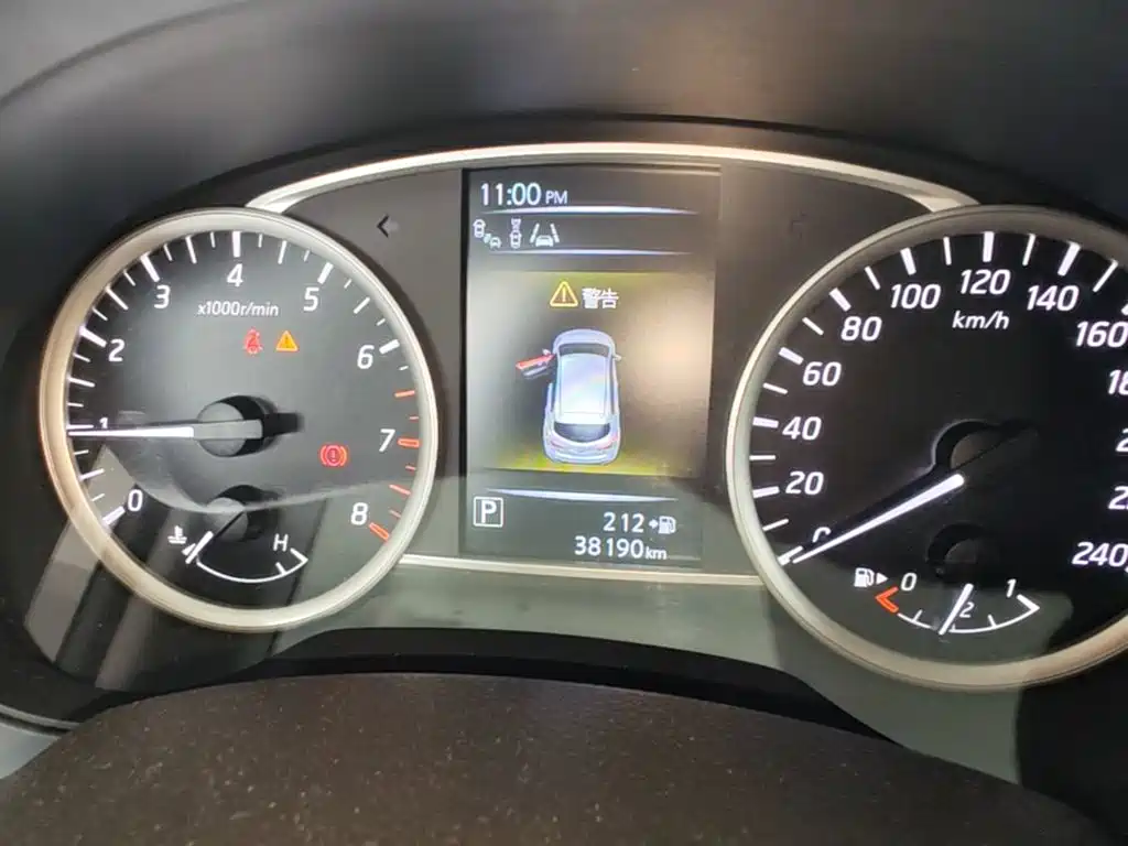 Nissan Tiida — миниатюра 12