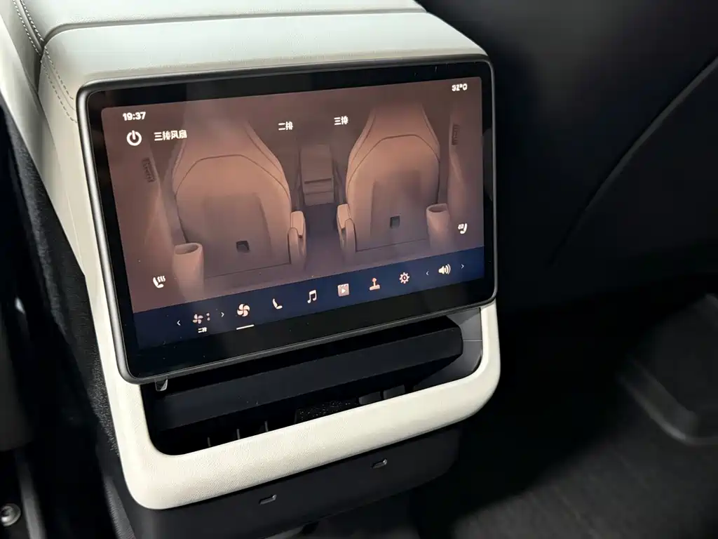 Tesla Model Y L — миниатюра 13