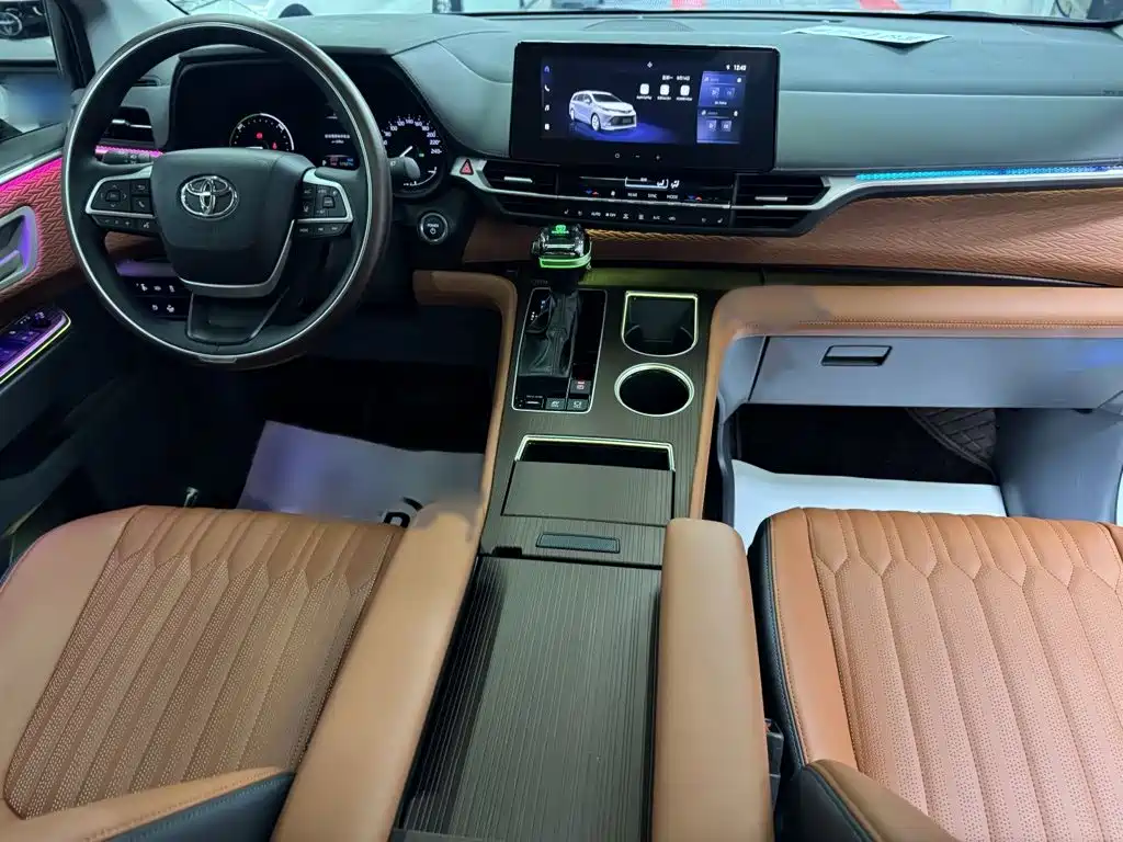Toyota Sienna — миниатюра 18