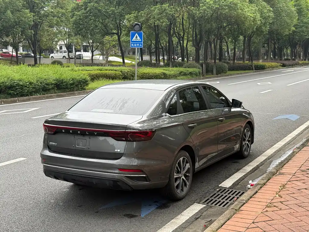 Geely Emgrand — миниатюра 7