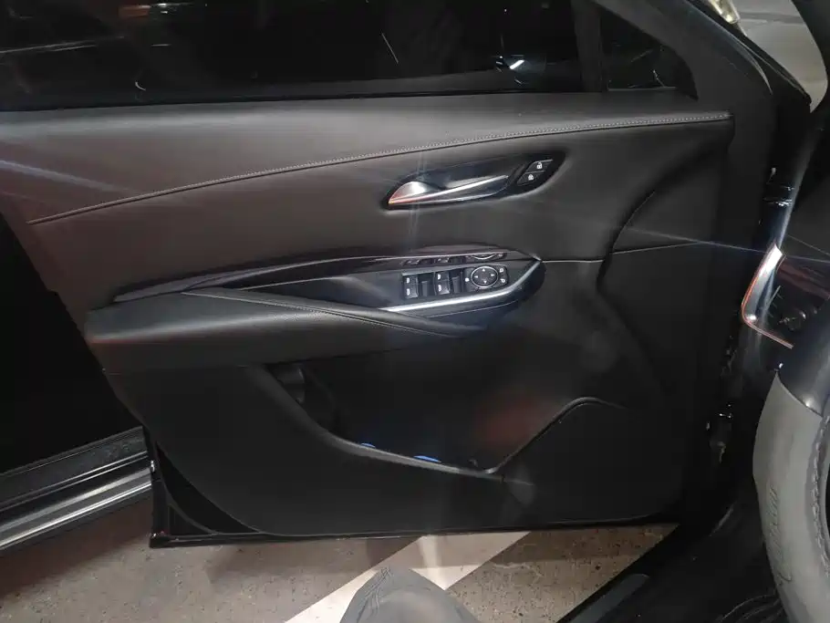 Cadillac XT4 — миниатюра 7