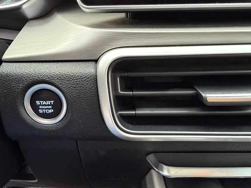 Geely Binyue — миниатюра 15