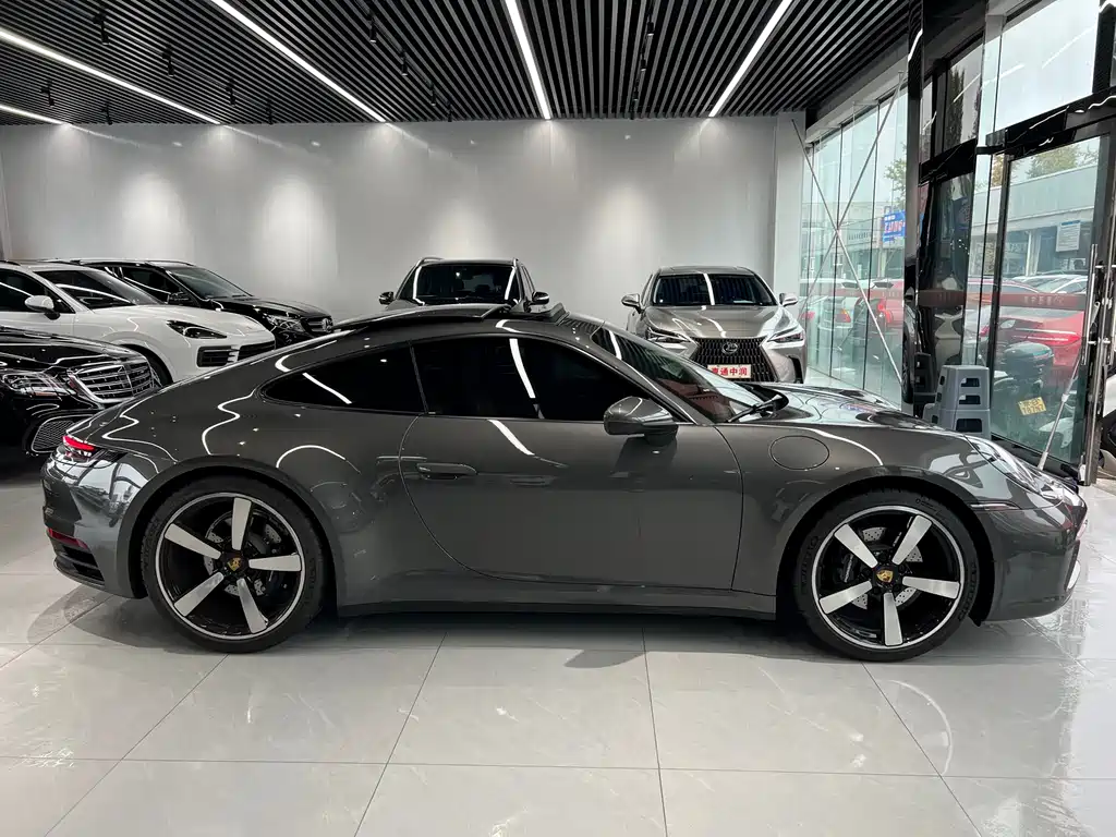 PORSCHE 911