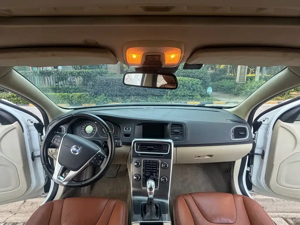 Volvo S60 (Import) — миниатюра 16