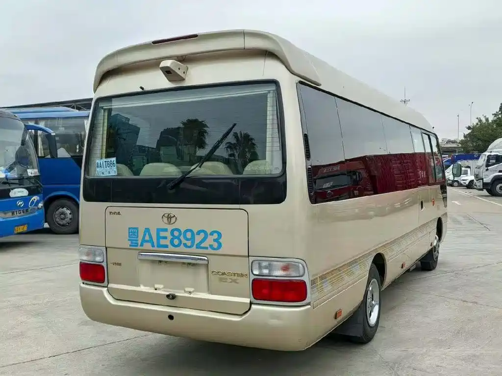 Toyota Coaster — миниатюра 3