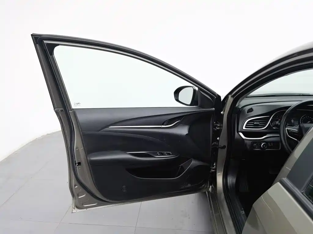 Buick Excelle — миниатюра 8