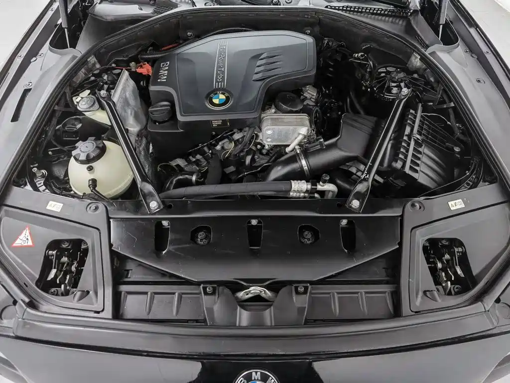 BMW 5 Series — миниатюра 6