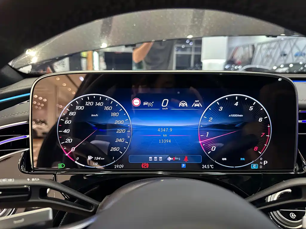 Mercedes-Benz E-Class — миниатюра 6