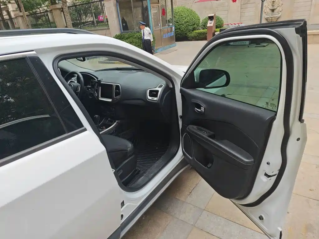 Jeep Compass — миниатюра 19