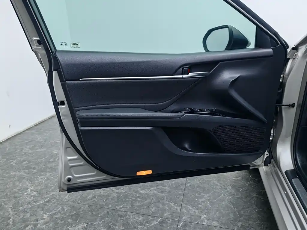 Toyota Camry — миниатюра 16