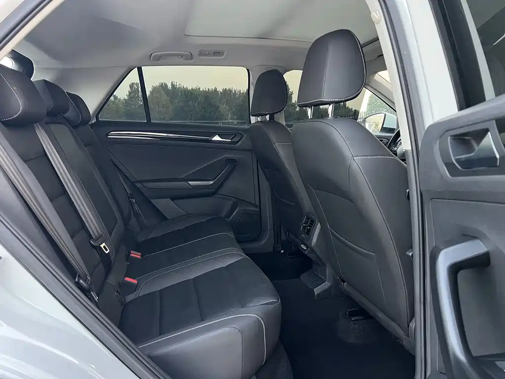 Volkswagen T-Roc — миниатюра 10