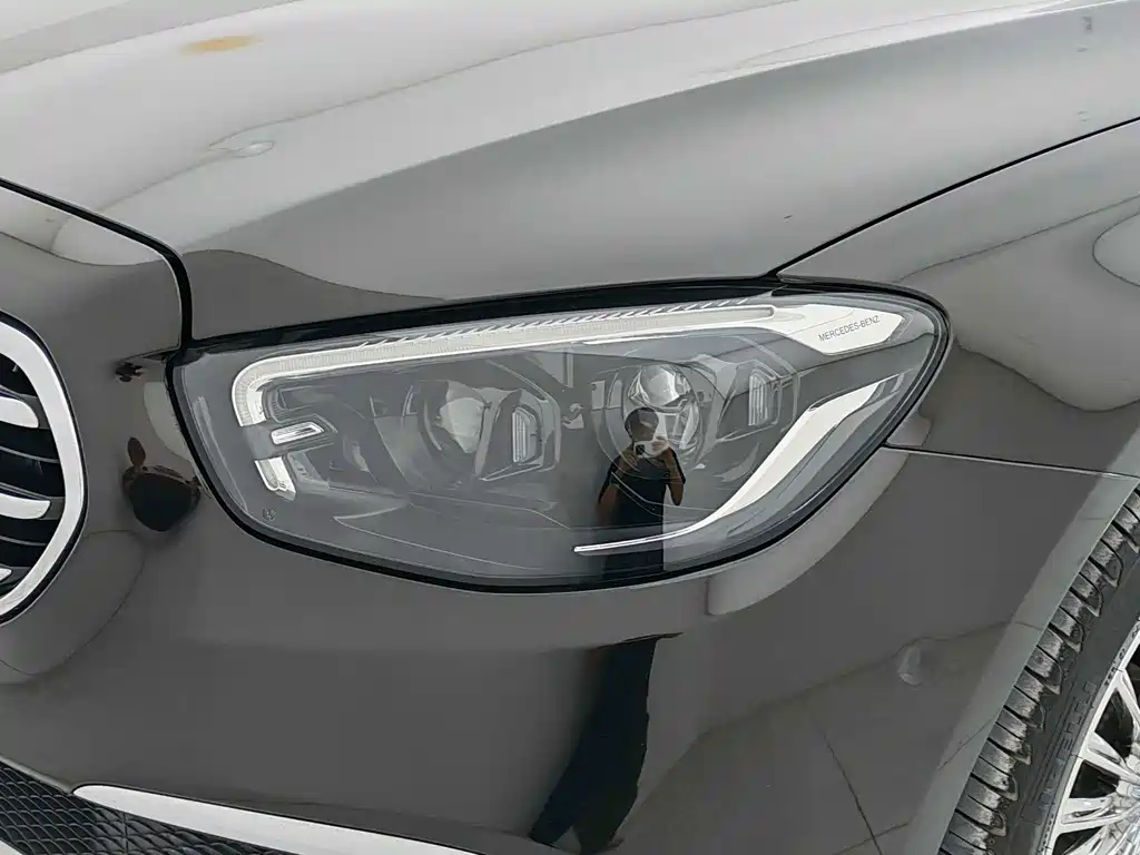 Mercedes-Benz E-Class — миниатюра 17