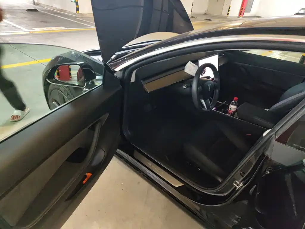 Tesla Model 3 — миниатюра 12