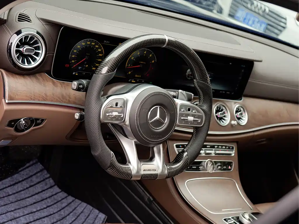 Mercedes-Benz E-Class — миниатюра 10