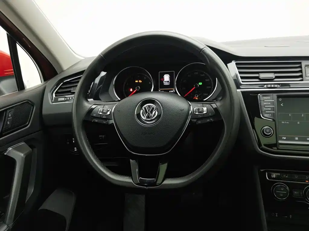 Volkswagen Tiguan L — миниатюра 11