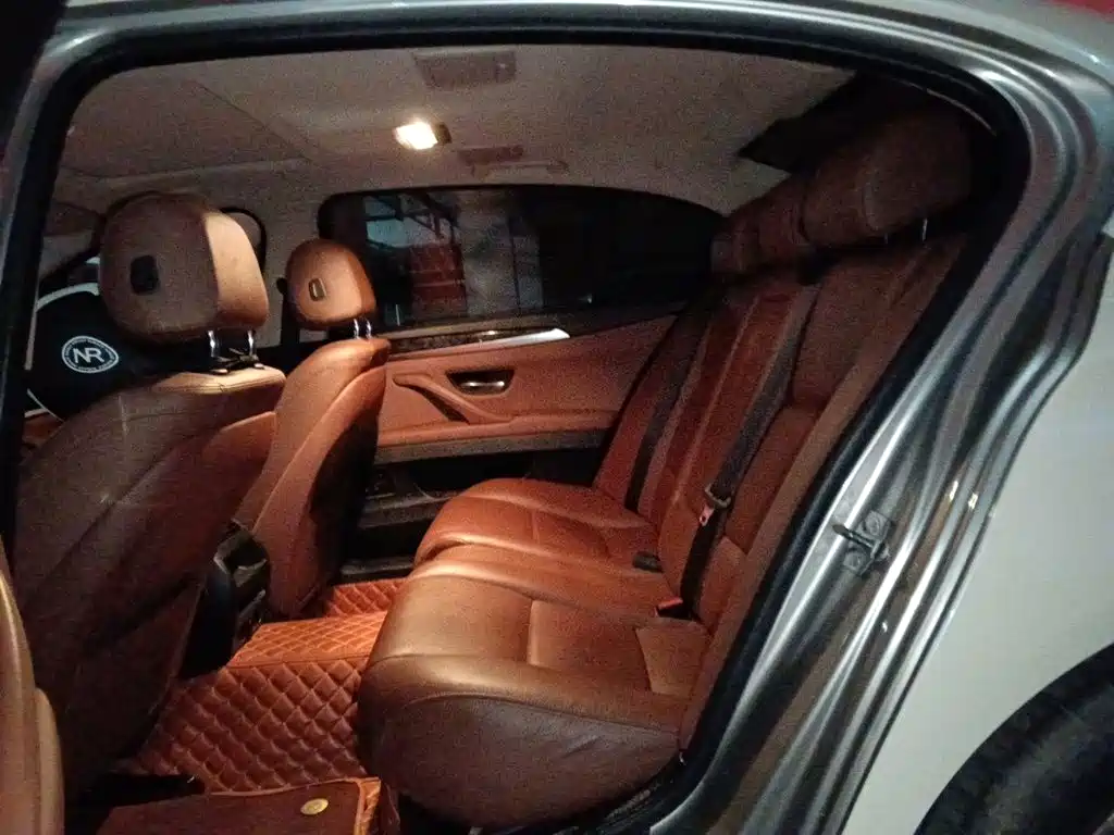 BMW 5 Series — миниатюра 13