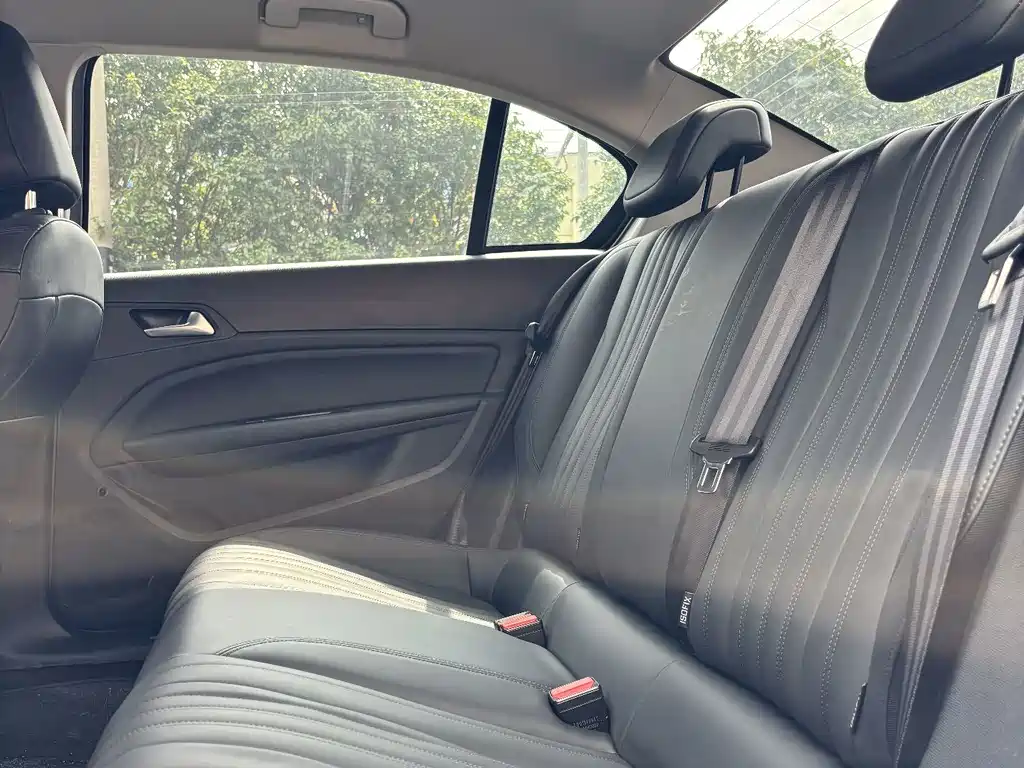 Peugeot 408 — миниатюра 10