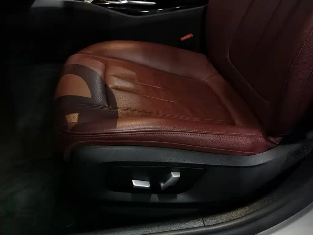 BMW 5 Series — миниатюра 20