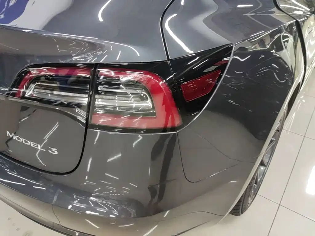 Tesla Model 3 — миниатюра 8