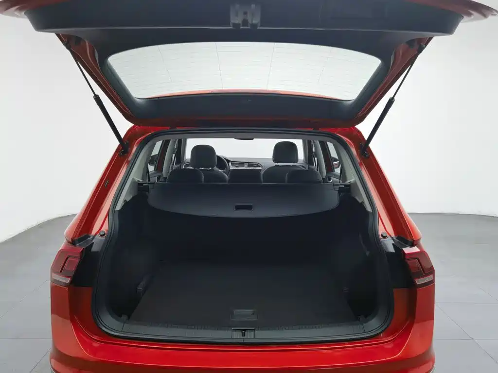Volkswagen Tiguan L — миниатюра 16