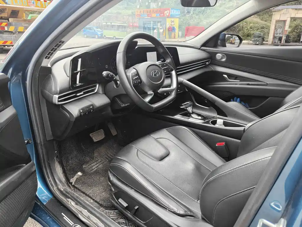Hyundai Elantra — миниатюра 10
