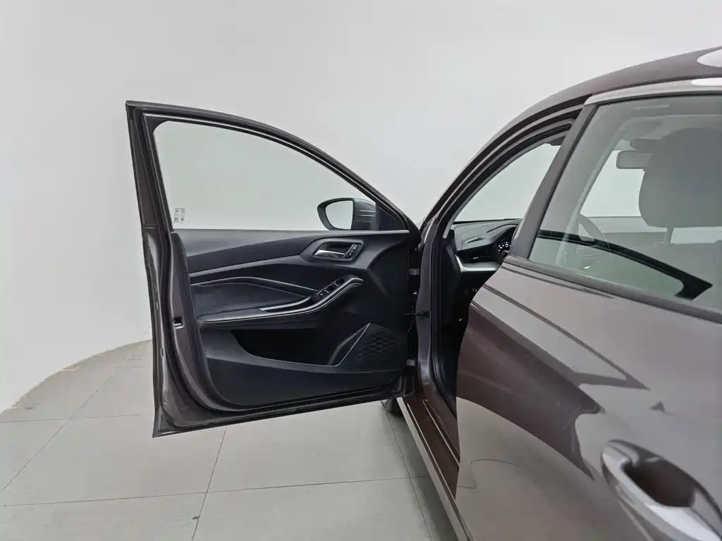 MG MG5 — миниатюра 8