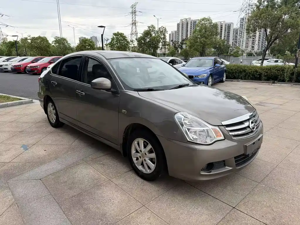 Nissan Sylphy 2016 1.6XE MT Lead