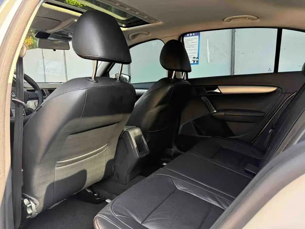 Volkswagen Lavida — миниатюра 4