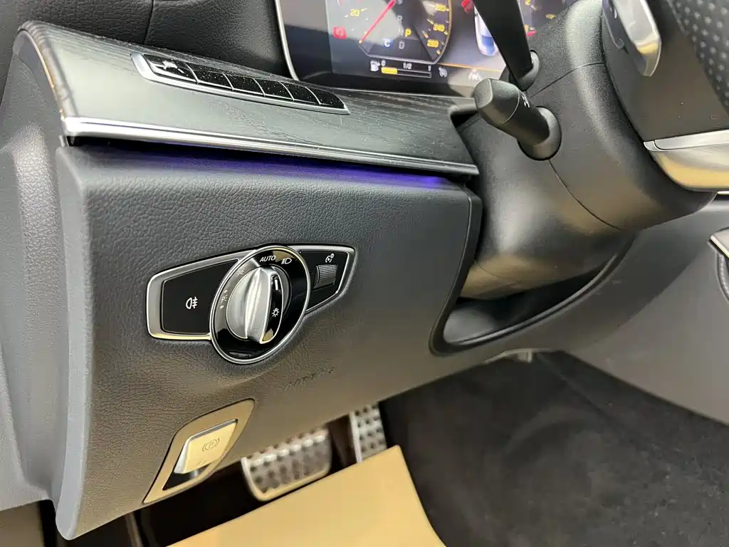 Mercedes-Benz E-Class (Import) — миниатюра 31