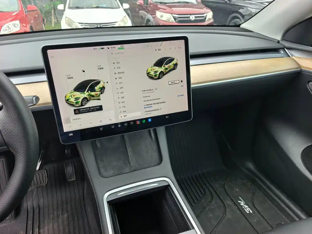 Tesla Model Y — миниатюра 14