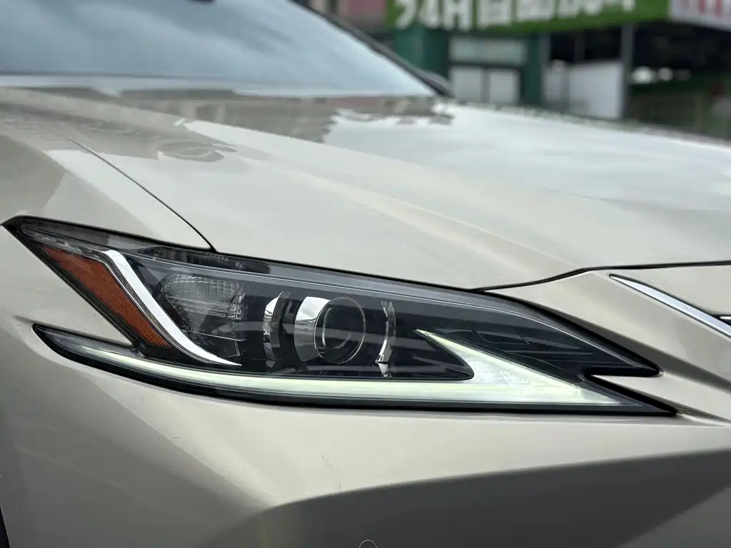 Lexus ES 2018 300h V