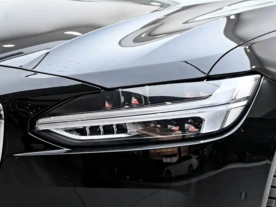 VOLVO S90 PLUG IN HYBRID